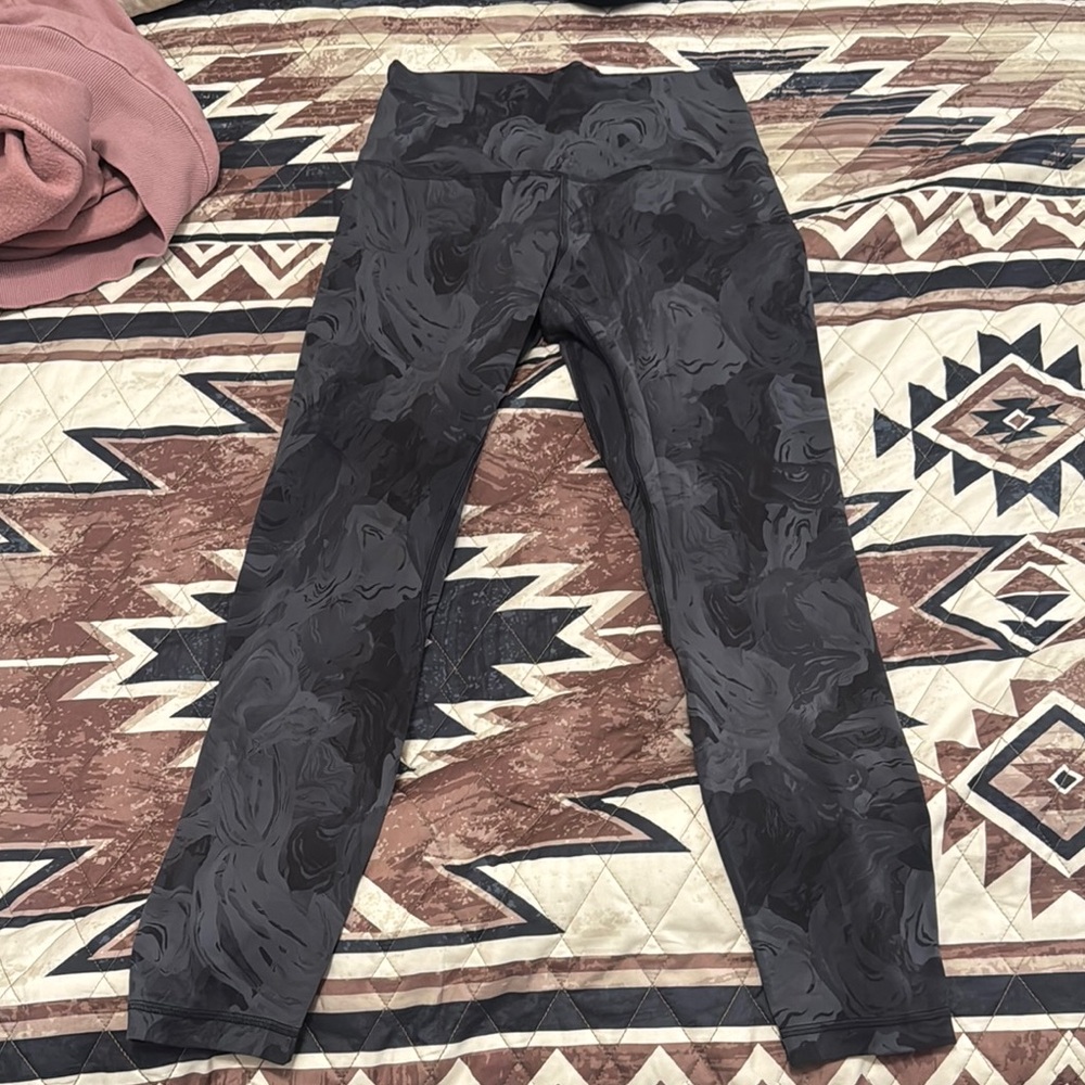 Fun patterned Lululemon align leggings